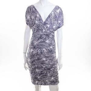 TART NWT Size M Palm Leaf Print Ruched Bodycon Dress Stretch Navy White V-Neck